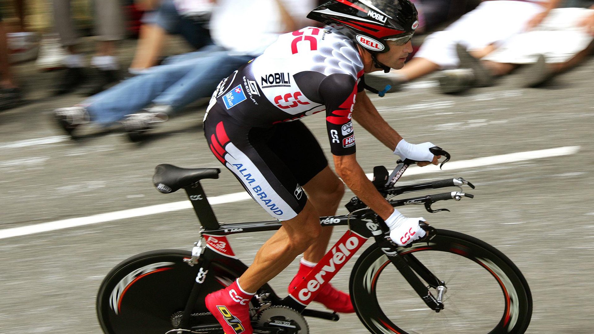 蛙泳划频对比揭示速度差距，蛙泳划手频率多少秒