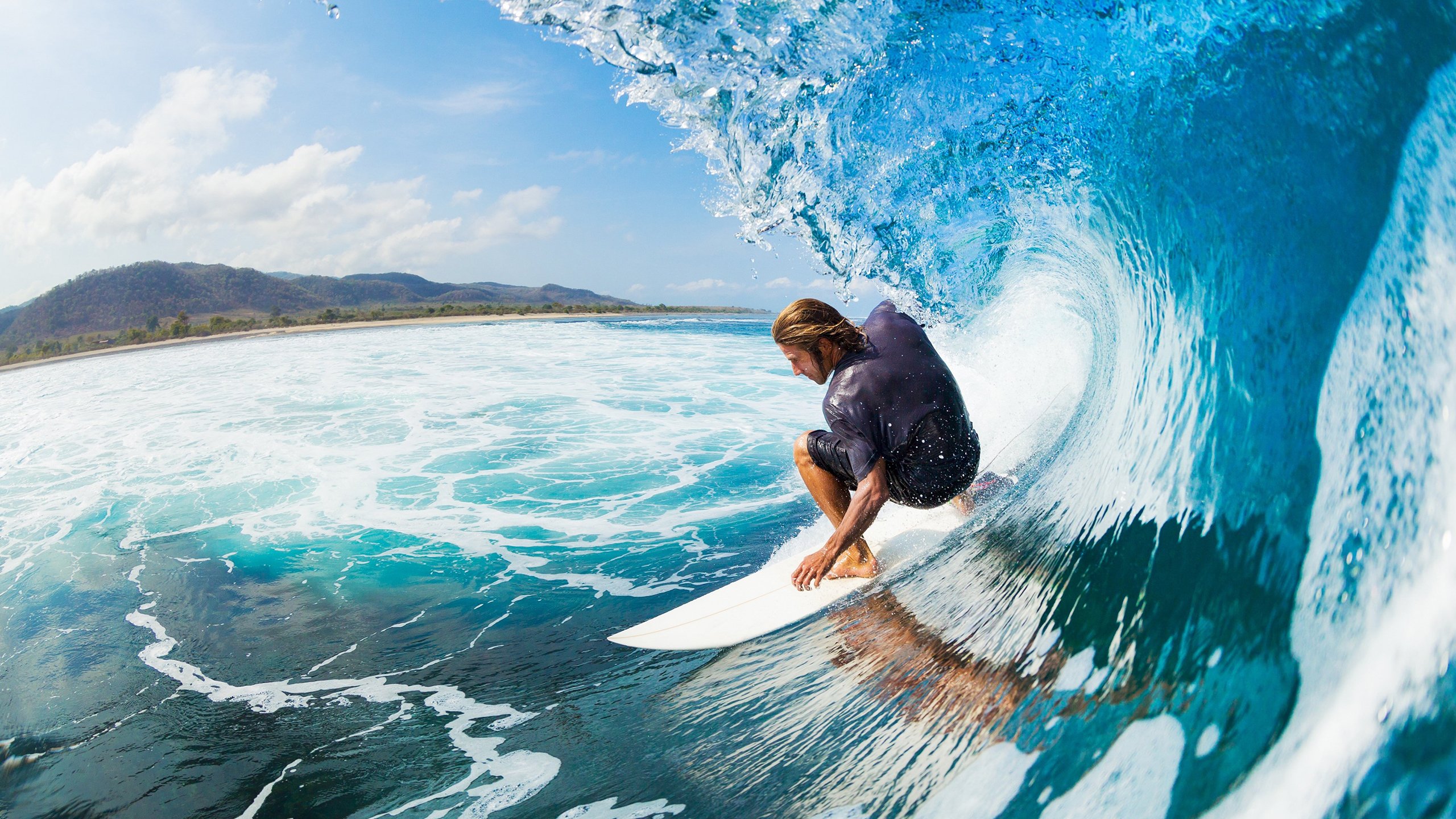 九游正版官网-“快艇冲浪：马鞍山赛场上演极速水上飞跃”